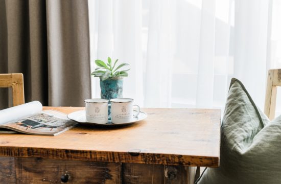 Alte Bauernmöbel und moderne Zimmer im Landhaus Steiner Altenmarkt